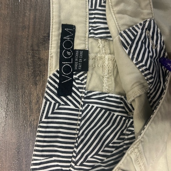 💗Volcom Beige Micro Shorts - Picture 2 of 4